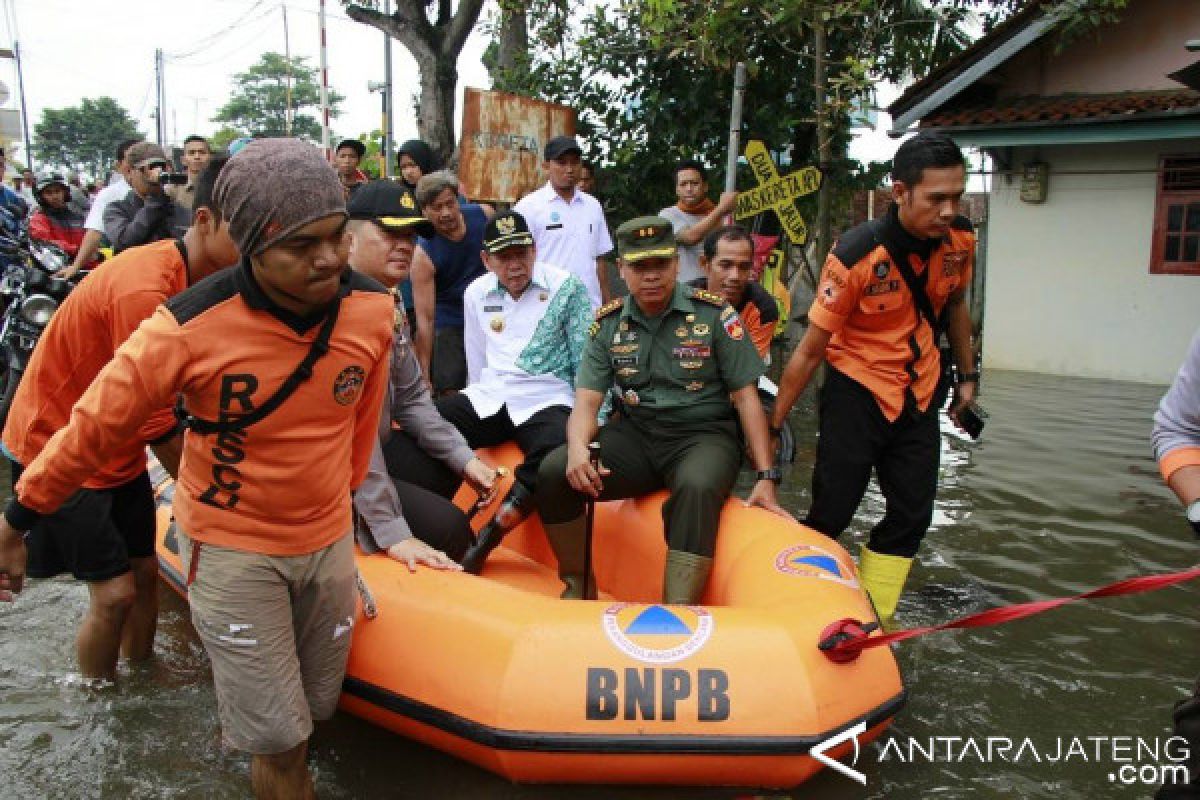 Banjir rendam seratusan rumah warga Pekalongan