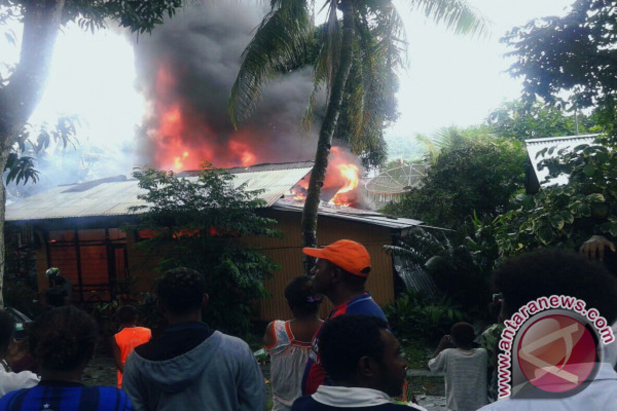 Rumah Pensiunan KPPN Ludes Terbakar di Manokwari