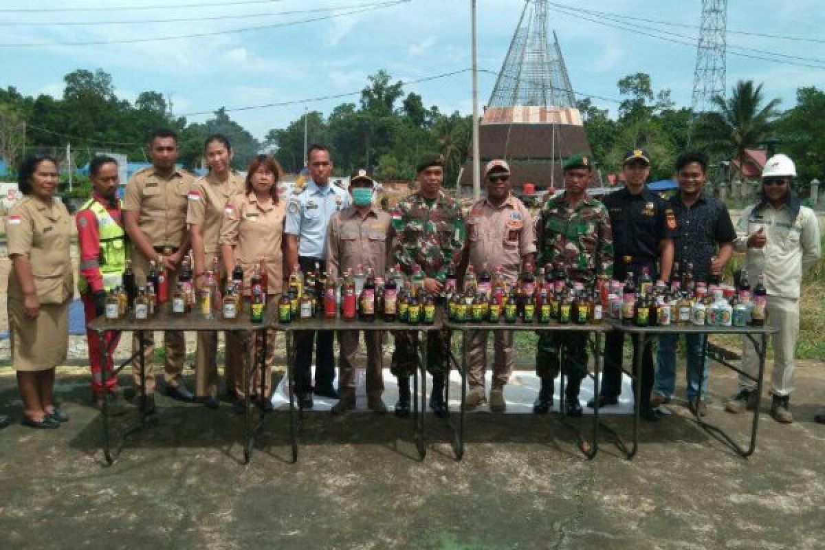 Kostrad musnahkan minuman beralkohol di perbatasan RI-PNG