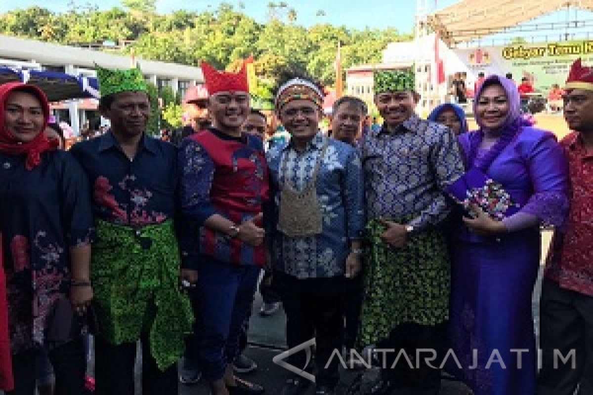 Anas Minta Warga Banyuwangi Dukung Pembangunan Papua