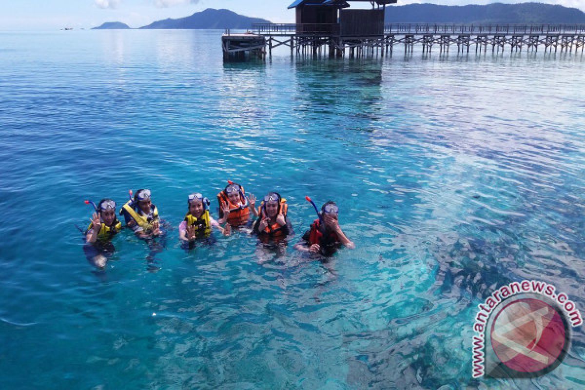 Wisatawan Trip Ethnic Journey Apresiasi Keindahan Raja Ampat