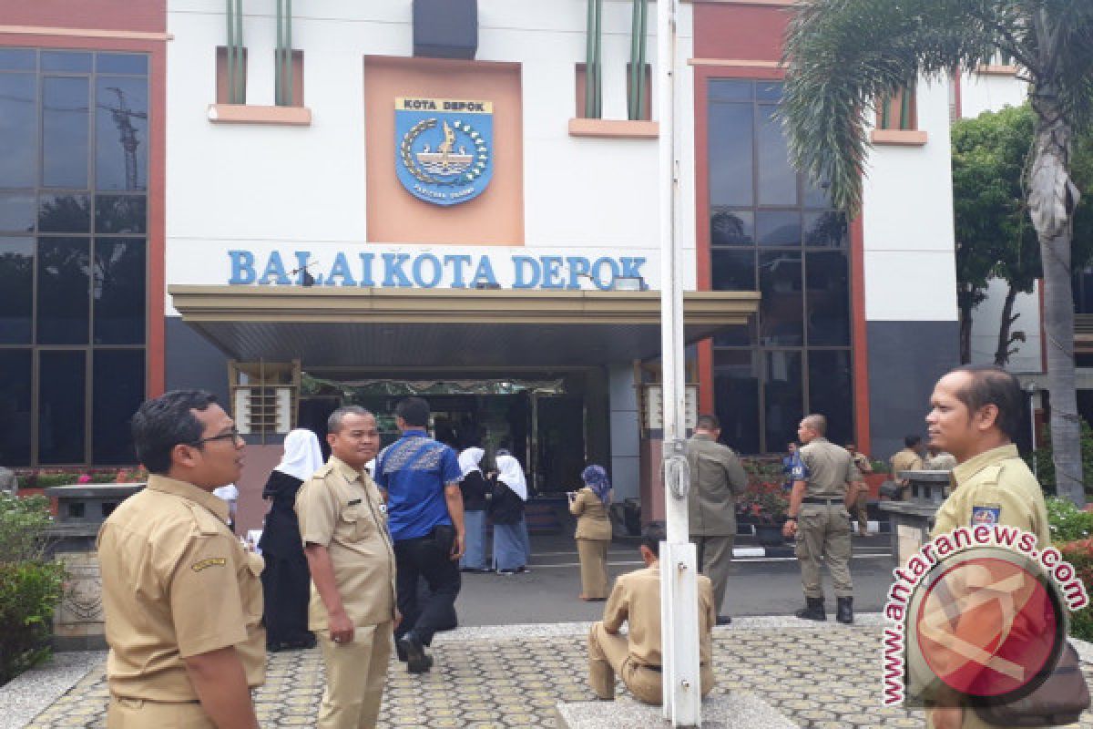 Gempa Ratusan ASN Depok Berhamburan Keluar (Video)