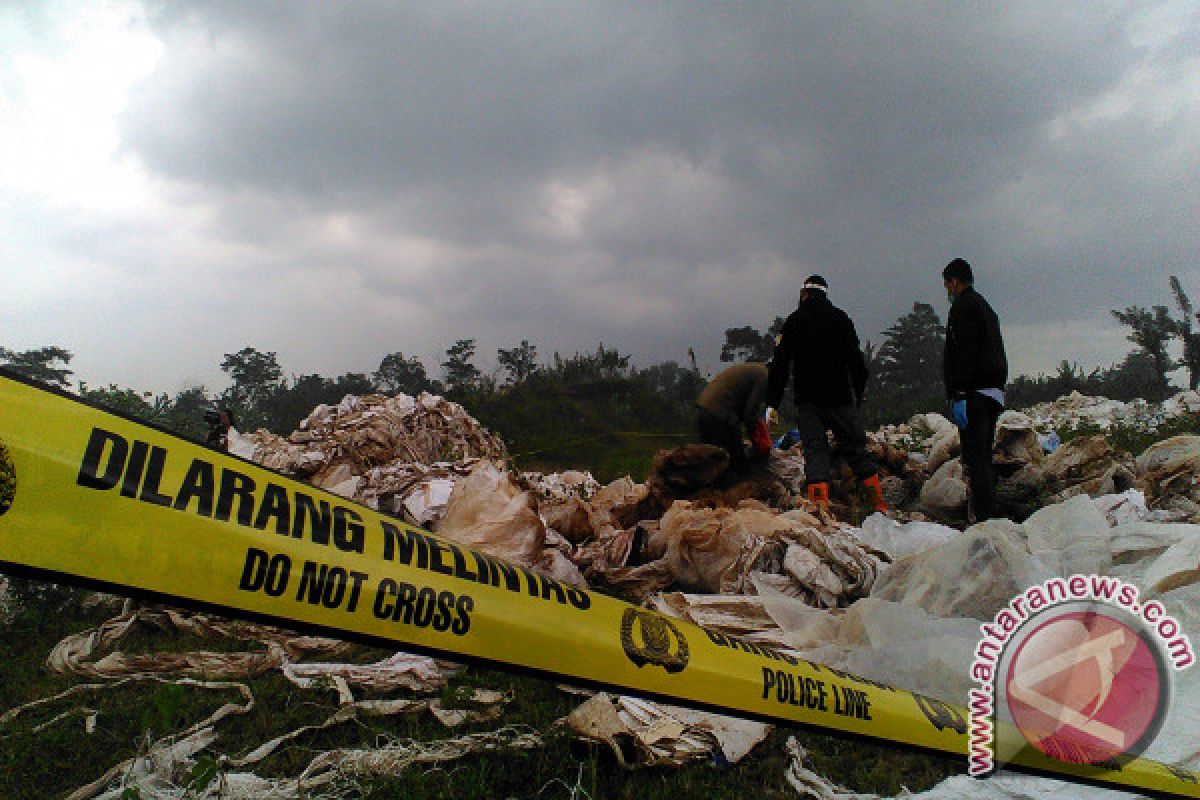 Kementerian LHK Selidiki Pembuangan Karung Limbah B3