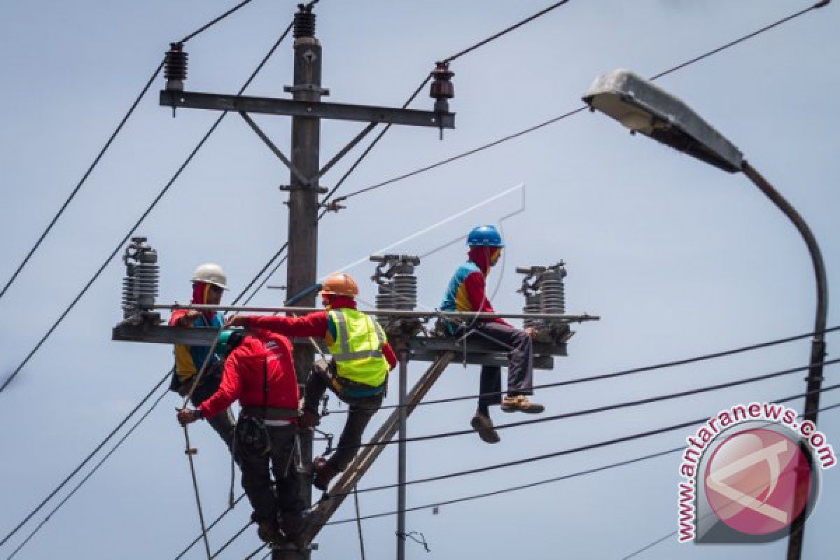 Pemkab Siapkan Menara Jaringan Listrik Pulau Dudepo