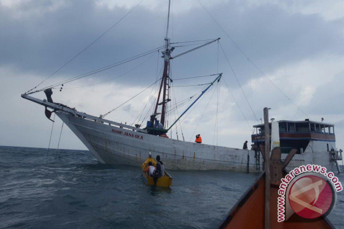KSOP Pangkalbalam evakuasi ABK kapal kandas di Koba