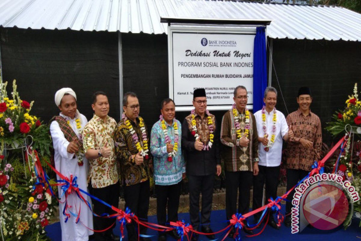 BI Bangun "Rumah Jamur" di Ponpes Nurul Haramain Lobar