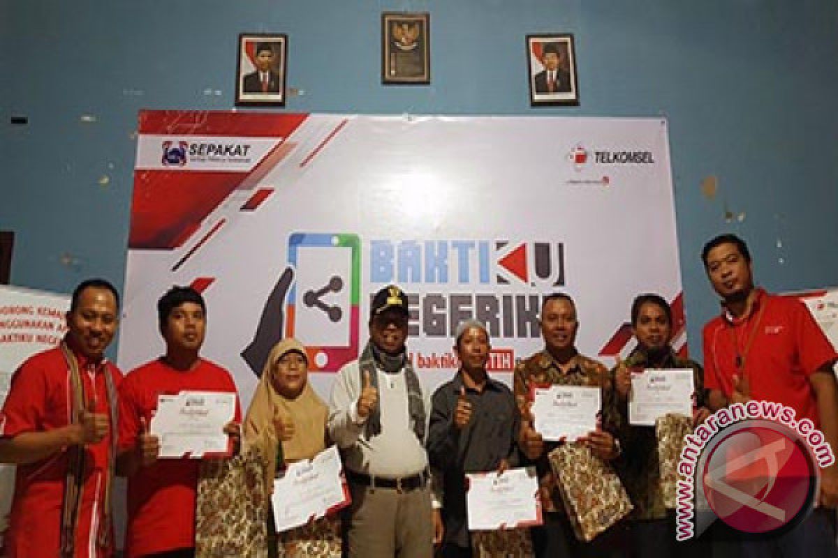 Telkomsel Gelar "Baktiku Negeriku" di Lombok Timur 