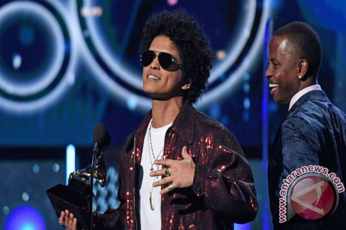 Bruno Mars sapu bersih penghargaan utama Grammy Awards