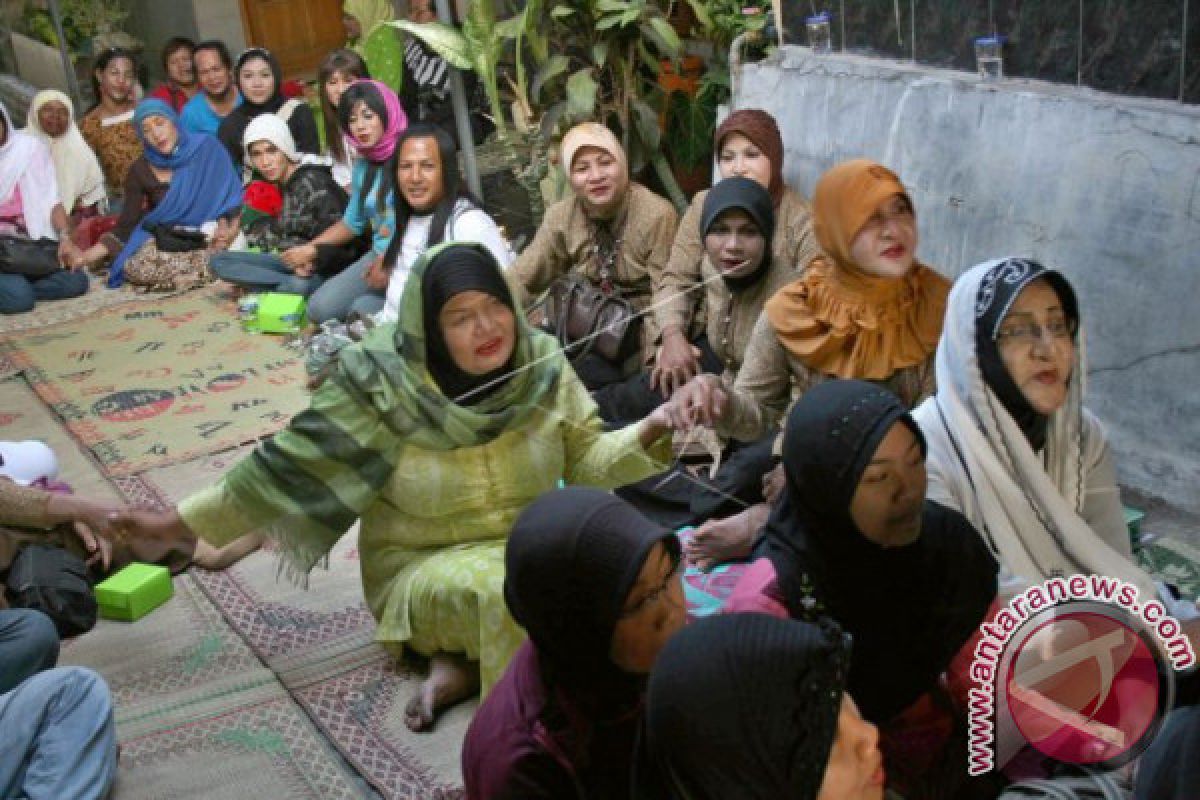 Belasan waria diamankan di Aceh Utara