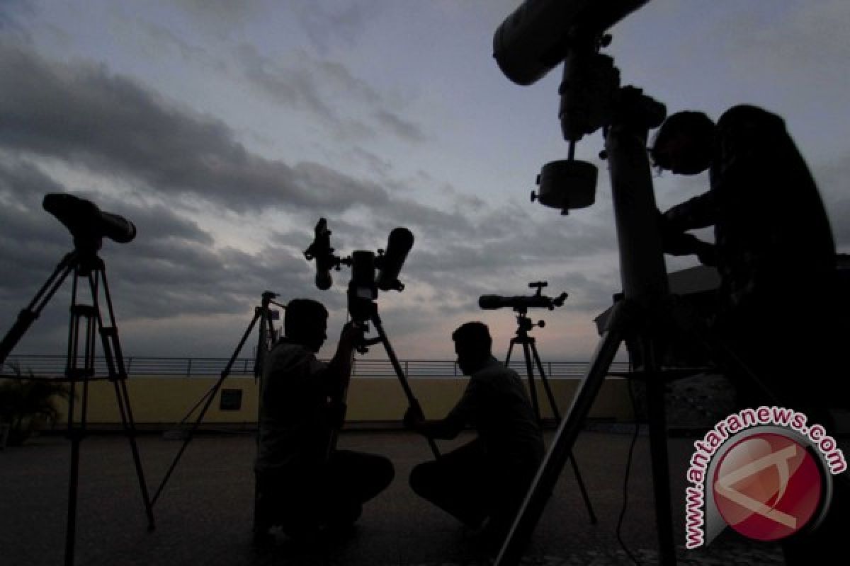 Kemarin, sidang perdana perceraian Ahok hingga fenomena super blue blood moon