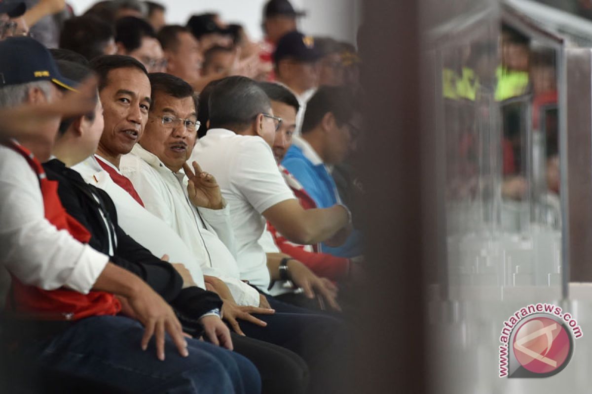 Jokowi, Kalla  attend friendly match between national team and Iceland