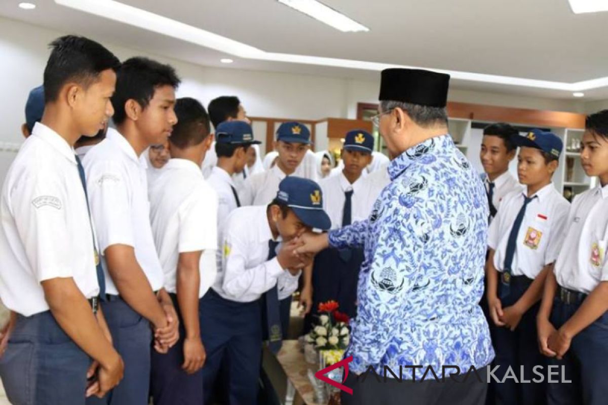 36 Siswa SMP HSS Diajak Sehari Bersama Bupati