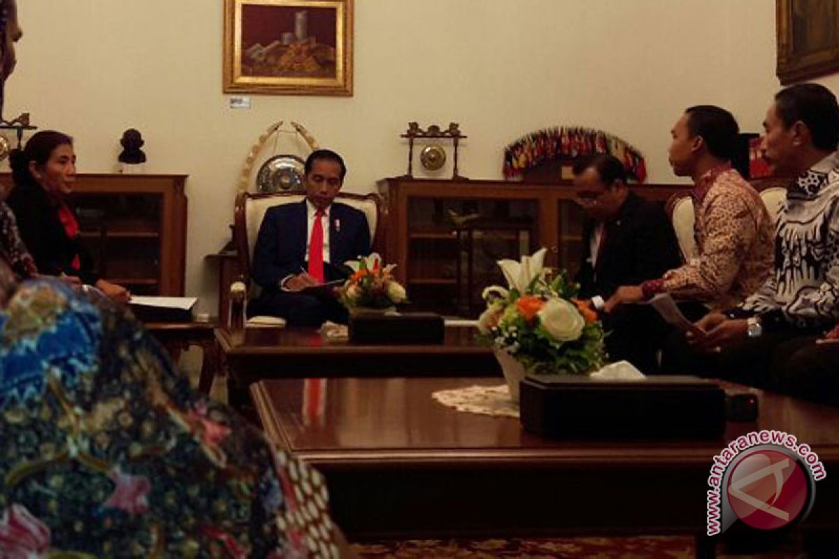 Protesting fishermen leaders meet President Jjokowi at Merdeka Palace