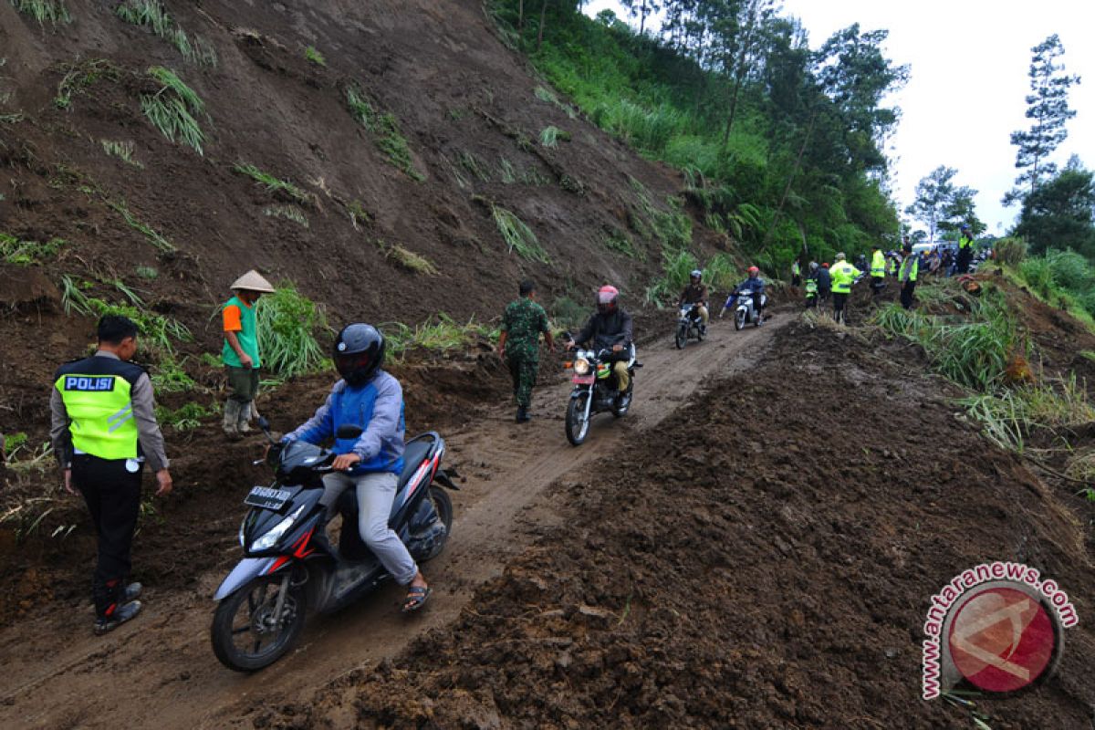 Ada tujuh titik longsor poros Salua-Sadaunta, Sulteng