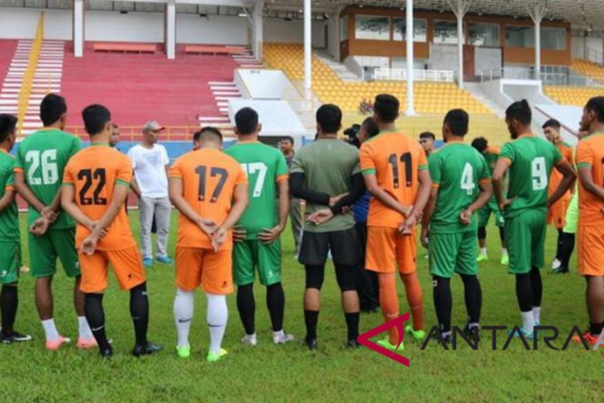 Latihan perdana Aceh United dibarengi hujan