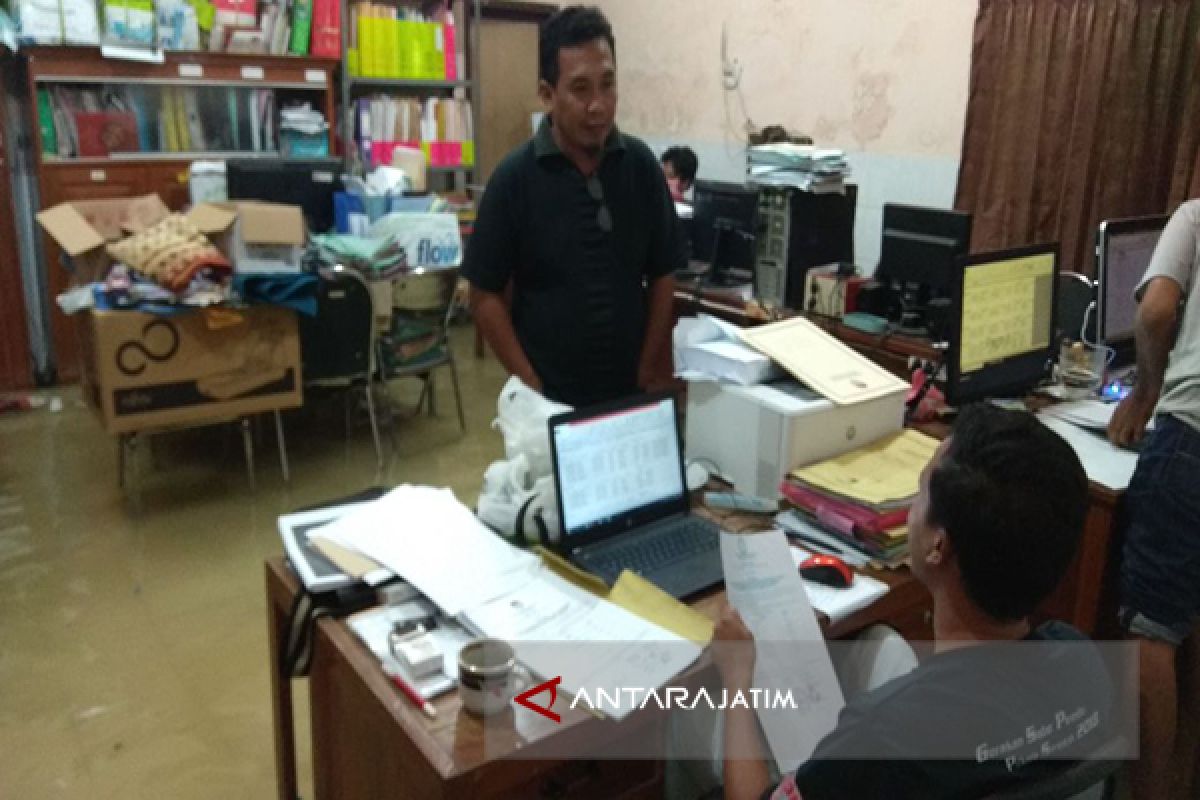 Kantor KPU Pamekasan Tergenang