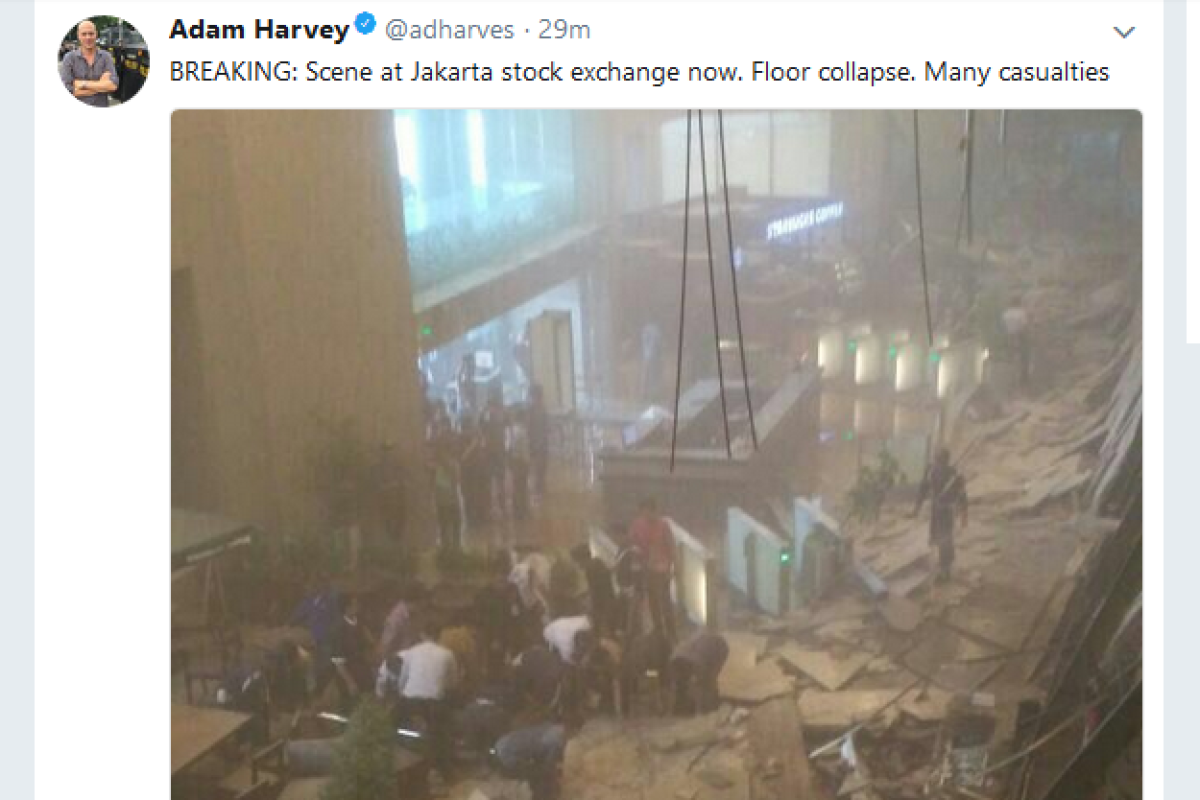 Atap balkon Bursa Efek Indonesia dikabarkan roboh