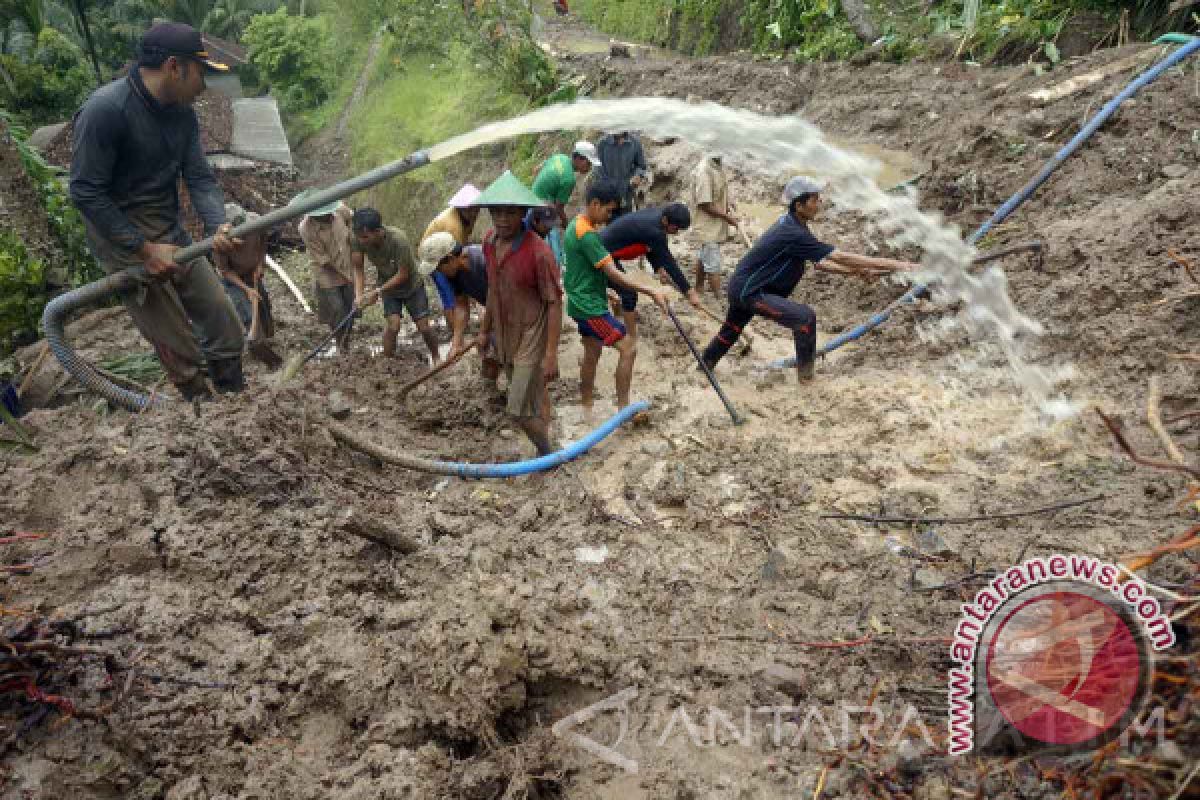 BNPB mencatat korban meninggal dunia longsor Sukabumi bertambah