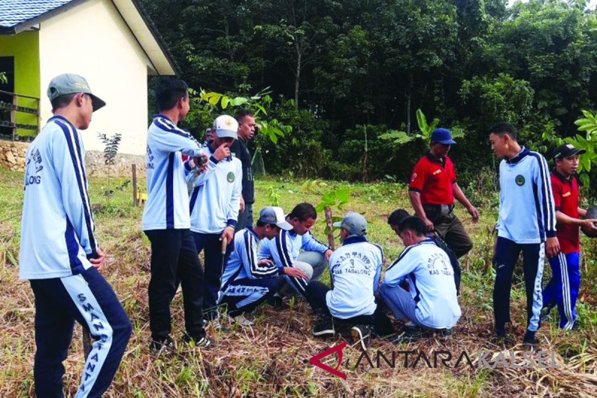 Sekolah Adiwiyata Dapat Bantuan Bibit