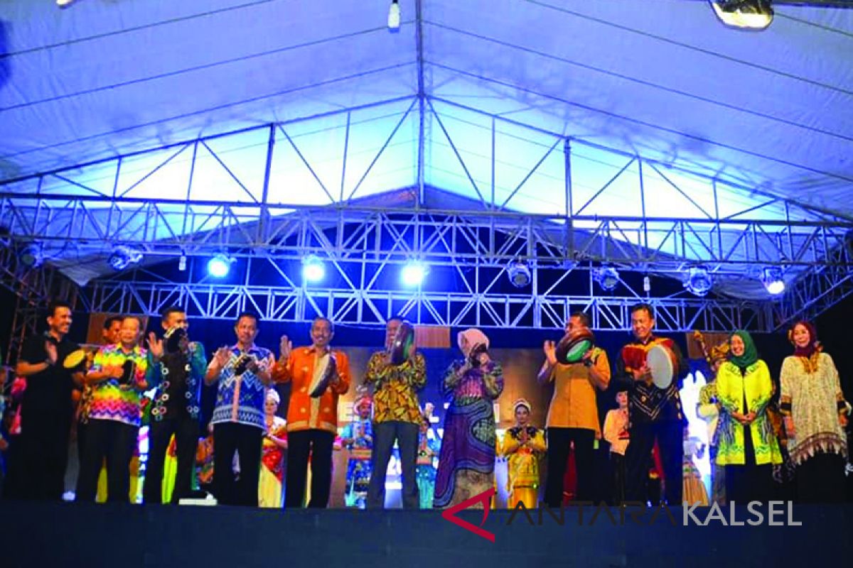 Sanggar Indang Nyaho Juara Umum Festival Tari