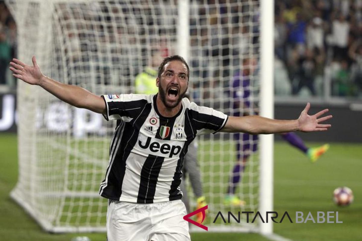 Gonzalo Higuain sumbang trigol saat Juventus hancurkan Sassuolo