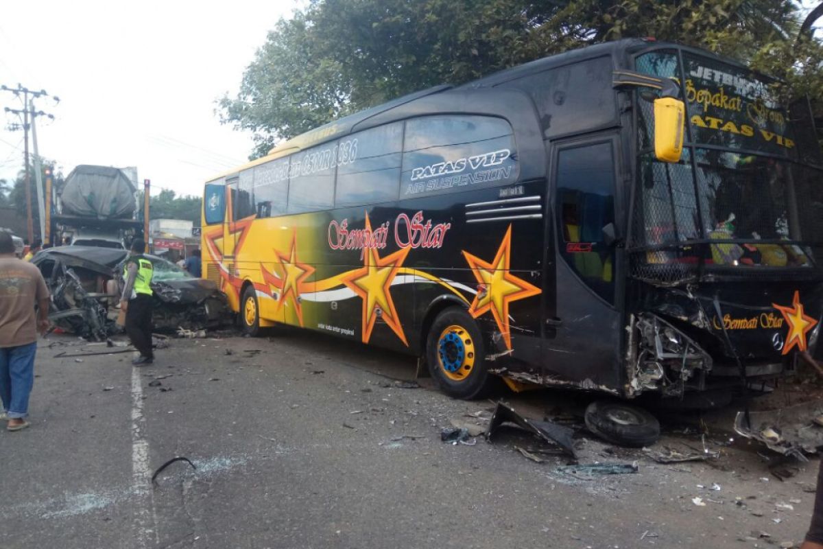 Penumpang becak tewas ditabrak mopen di Abdya