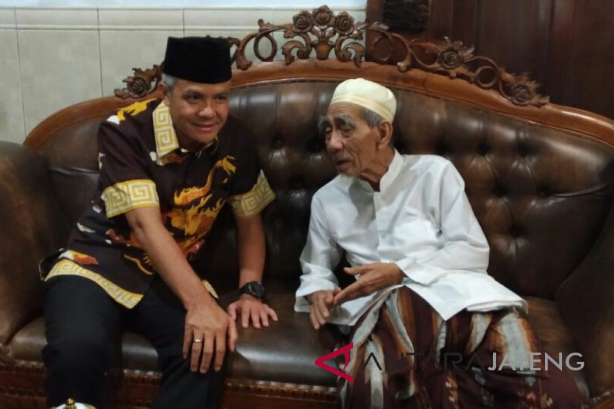 Ganjar terkenang shalat berdua dengan KH Maimoen Zubair