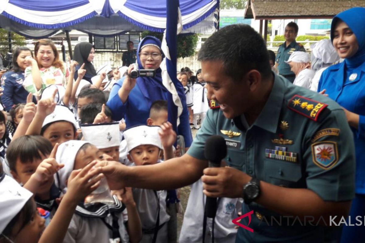 Lanal Banjarmasin Budayakan Gemar Makan Ikan