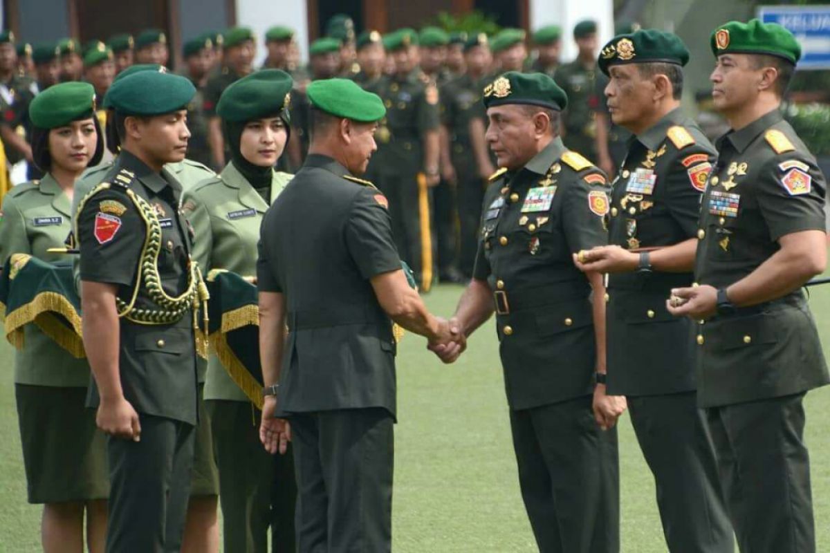 Edy Rahmayadi, resmi serah terima jabatan Pangkostrad