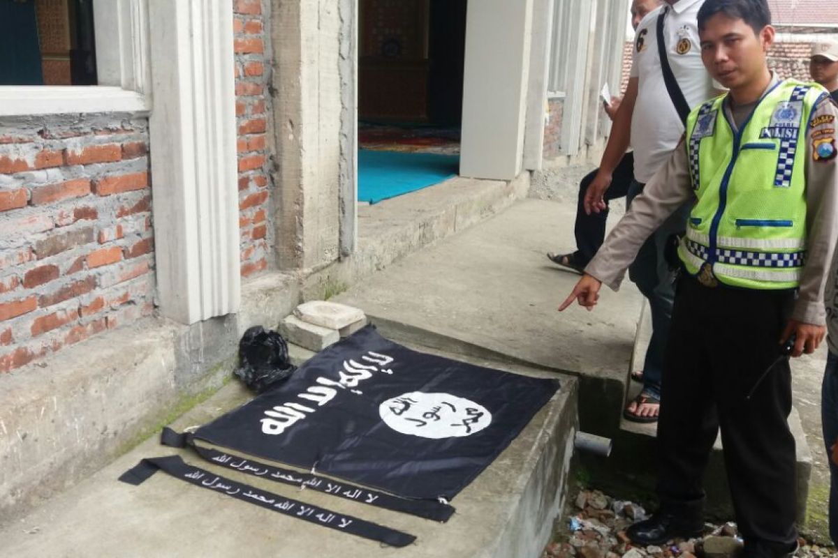 Polisi Selidiki Penemuan Bendera ISIS di Mojokerto