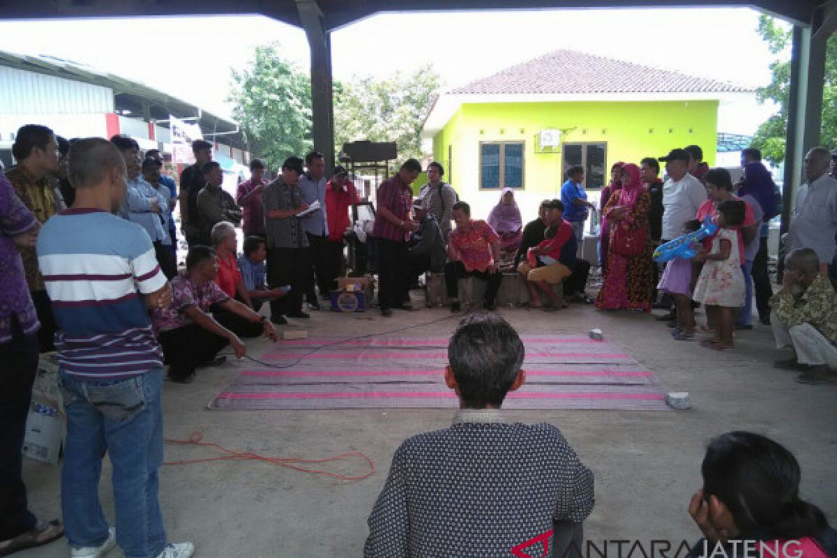 Diprotes, pembongkaran lapak PKL bantaran BKT Semarang ditunda