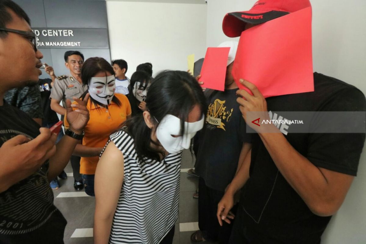 Polrestabes Surabaya Ringkus Mucikari di eks Dolly dan Jarak