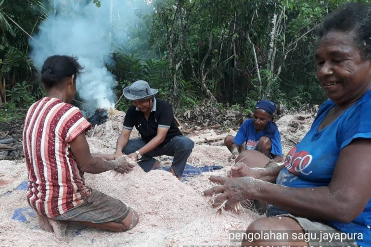 BPJS Ketenagakerjaan serahkan klaim jaminan hari tua