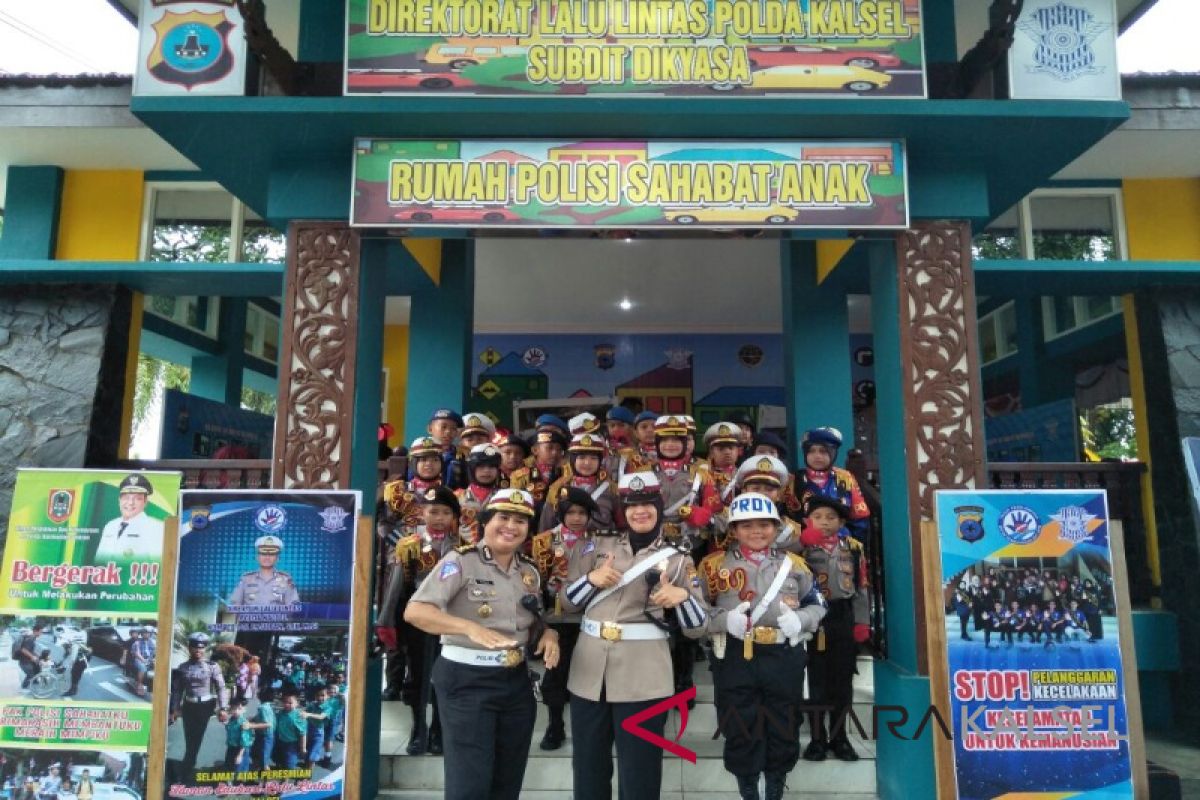 Personel Polres Banjarbaru Siap Mengajar SD-SMP