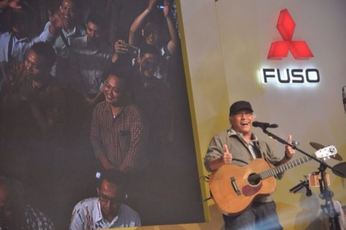 Iwan Fals Tempuh Jalan Darat Konser Sumatera