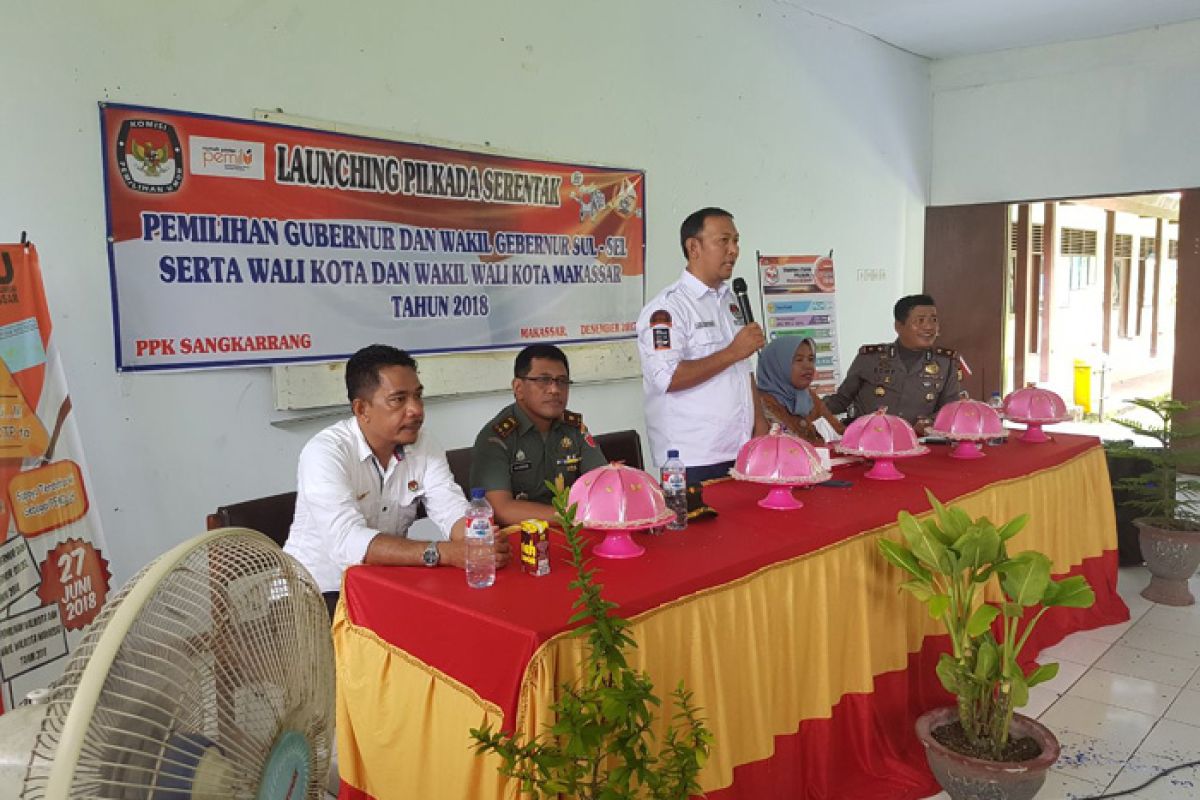 KPU Makassar seberangi pulau lakukan sosialisasi