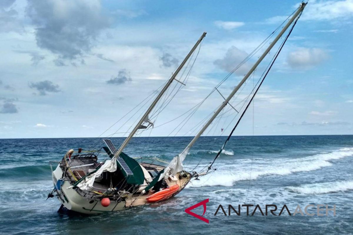 Kapal layar Thailand tanpa dokumen terdampar di Sabang