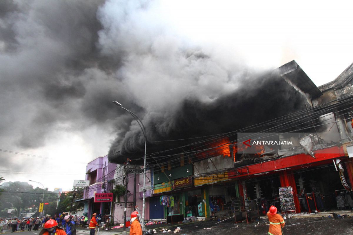 Dua Ruko di Malang Ludes Dilalap Api