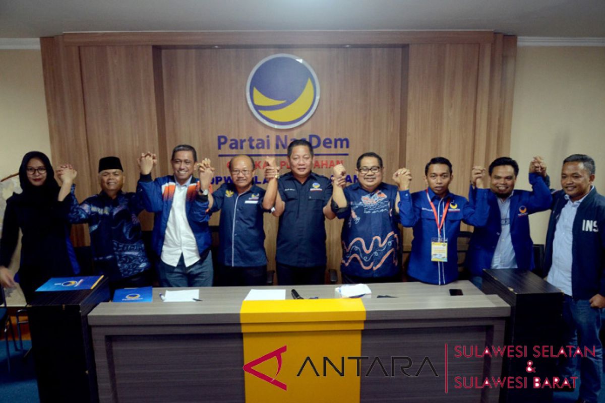 Target menang pilkada Nasdem Sulsel serahkan rekomendasi