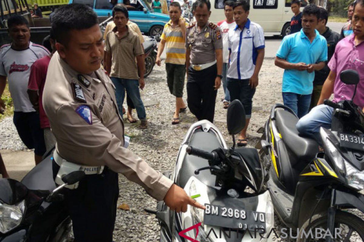Dua warga Air Molek Riau tewas tergilas truk di Solok