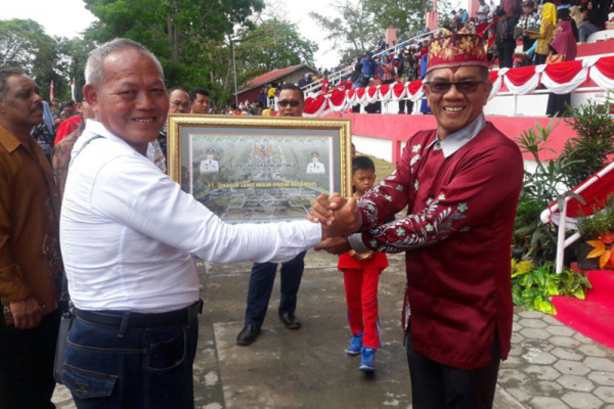 PT Sukajadi Sawit Mekar dan PT MAS Bantu Bangun Jalan Kebun Raya Sampit