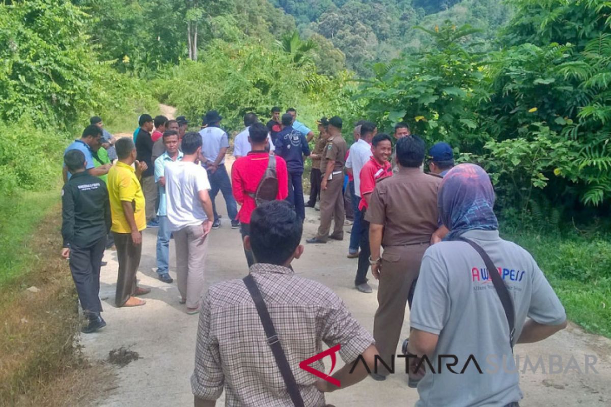 Napak tilas jalan Kambang-Muara Labuh Lintasi TNKS diundur