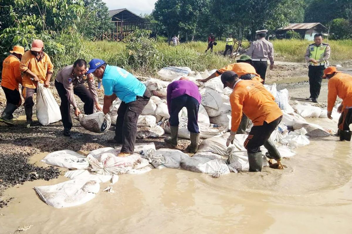 DPRD desak Pemkab Gumas segera atasi infrastruktur jalan