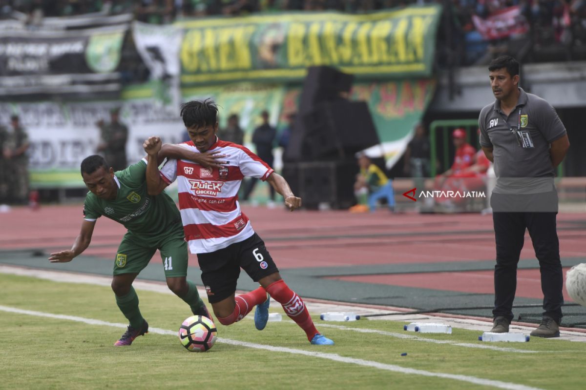 Pelatih: Hadapi Sarawak, Pemain Persebaya Tambah PD