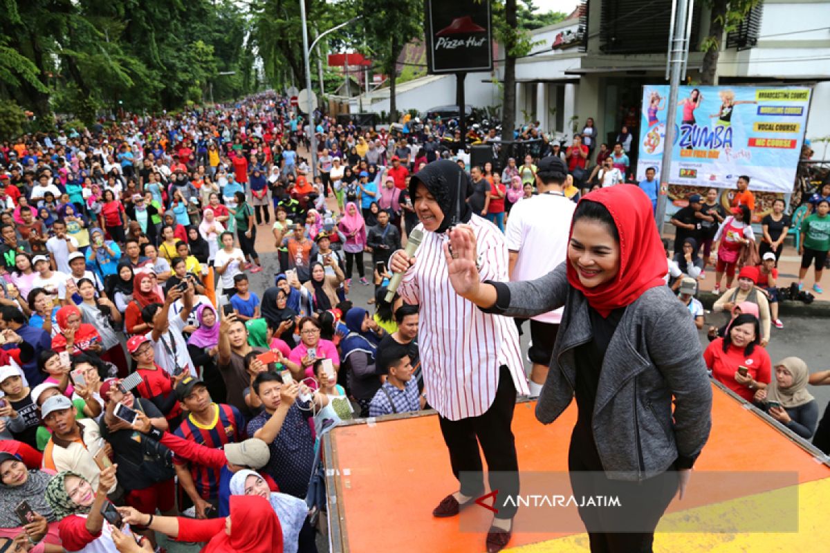 Risma-Puti Sapa Warga Surabaya di CFD