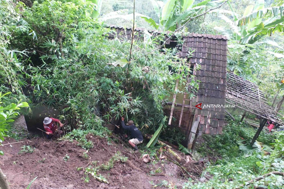 Tiga Kali Tertimpa Longsor, BPBD Jember Relokasi Rumah Korban Longsor (Video)