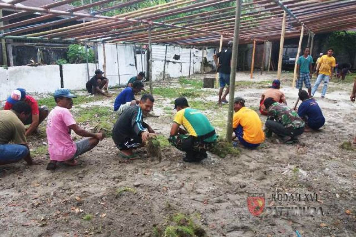 Satgas pamrahwan bantu warga bangun 