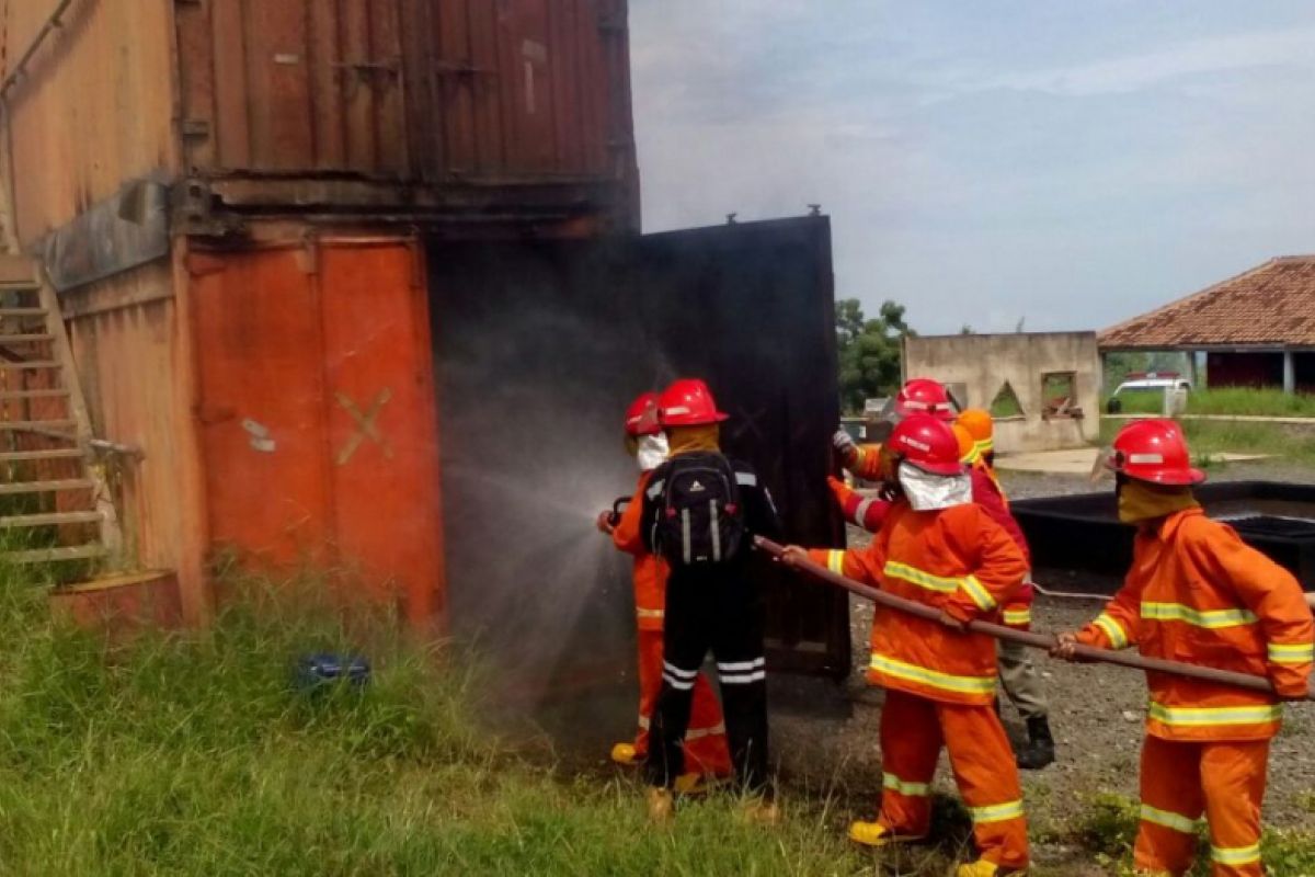 Personel Damkar Probolinggo Dilatih Untuk Tingkatkan Kemampuan
