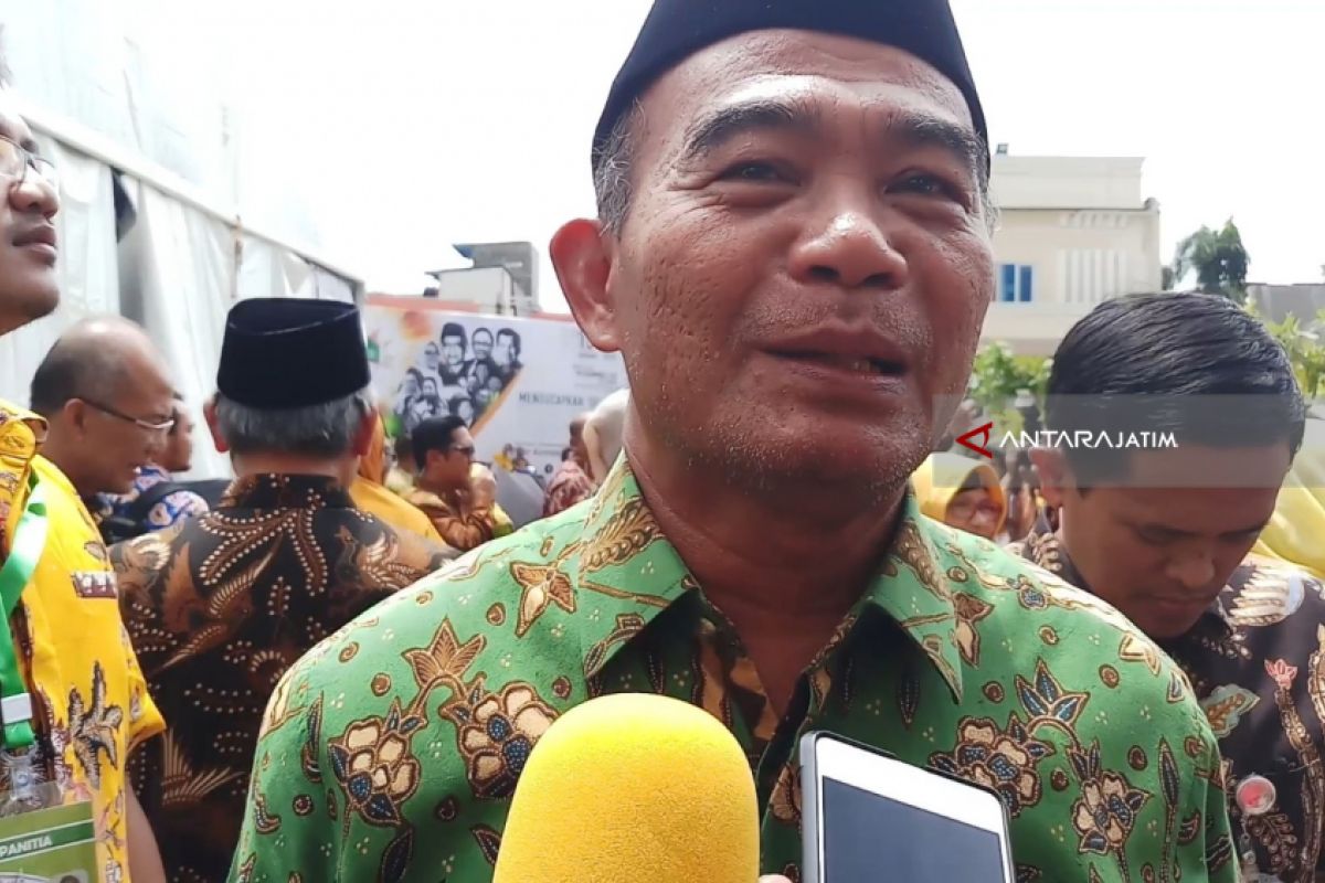 Mendikbud Imbau Orang Tua Dampingi Anak Gunakan Gawai (Video)