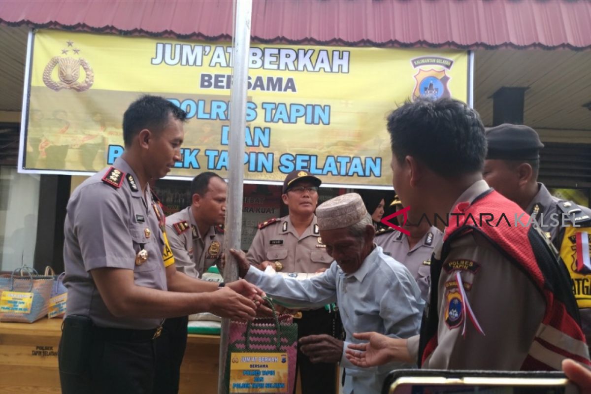 Polres Tapin Bagikan 2 ribu Kg Beras Gratis